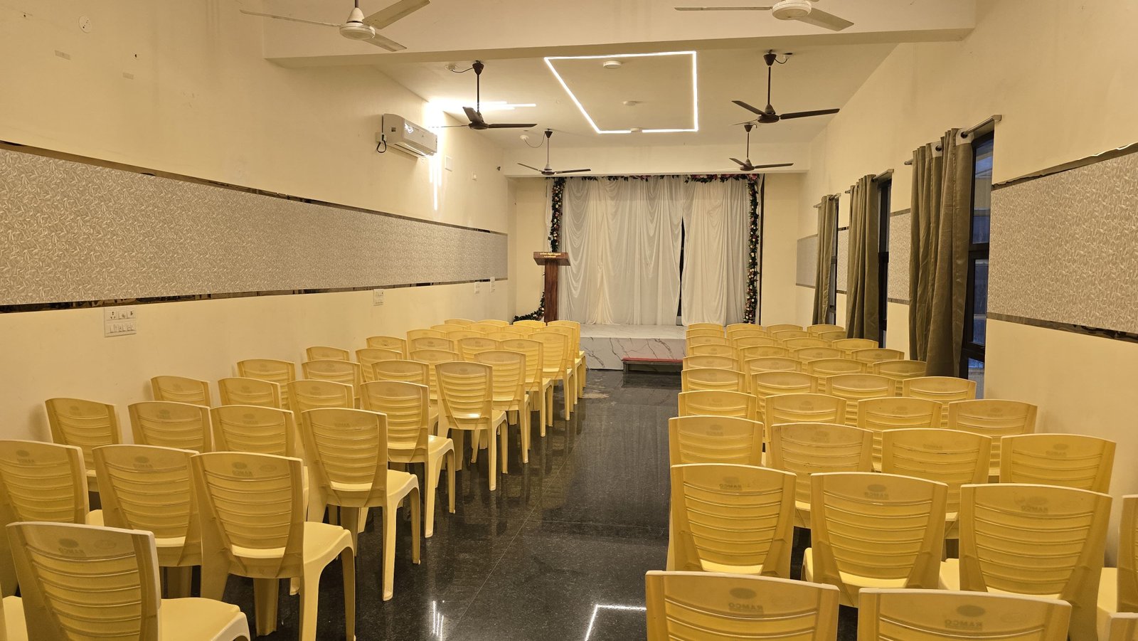Mini hall